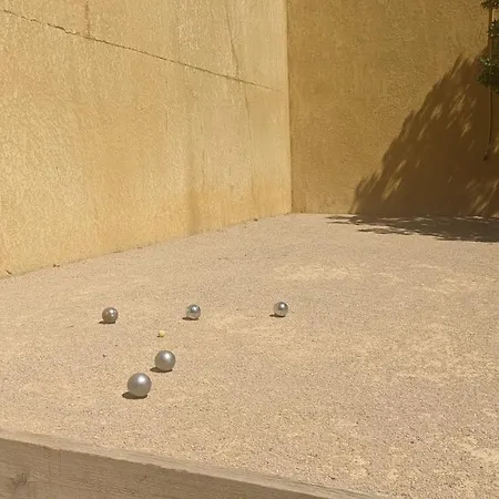 3 Pieces Dans Avec Piscine דירה ניס