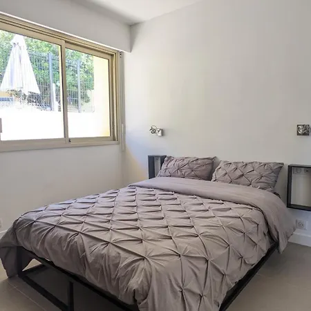 3 Pieces Dans Avec Piscine דירה ניס