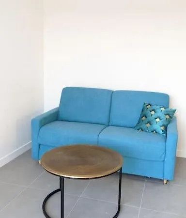 3 Pieces Dans Avec Piscine Νίκαια