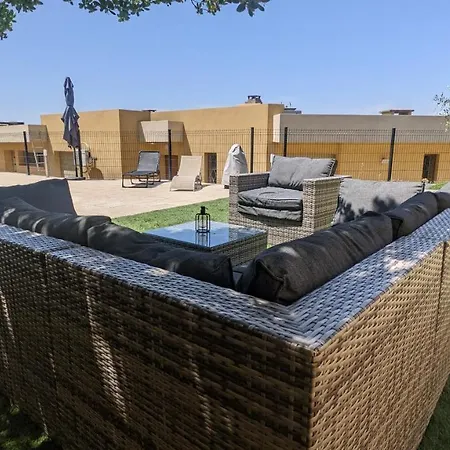 3 Pieces Dans Avec Piscine Νίκαια